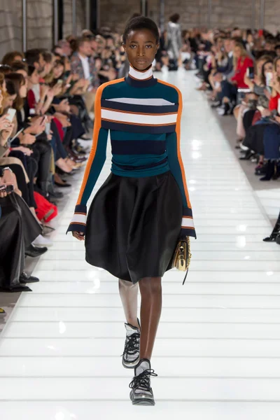 Look 17